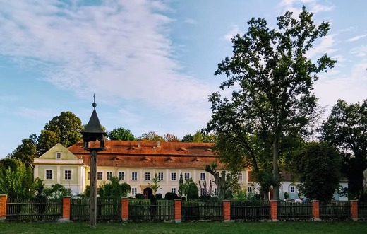 zámek v létě